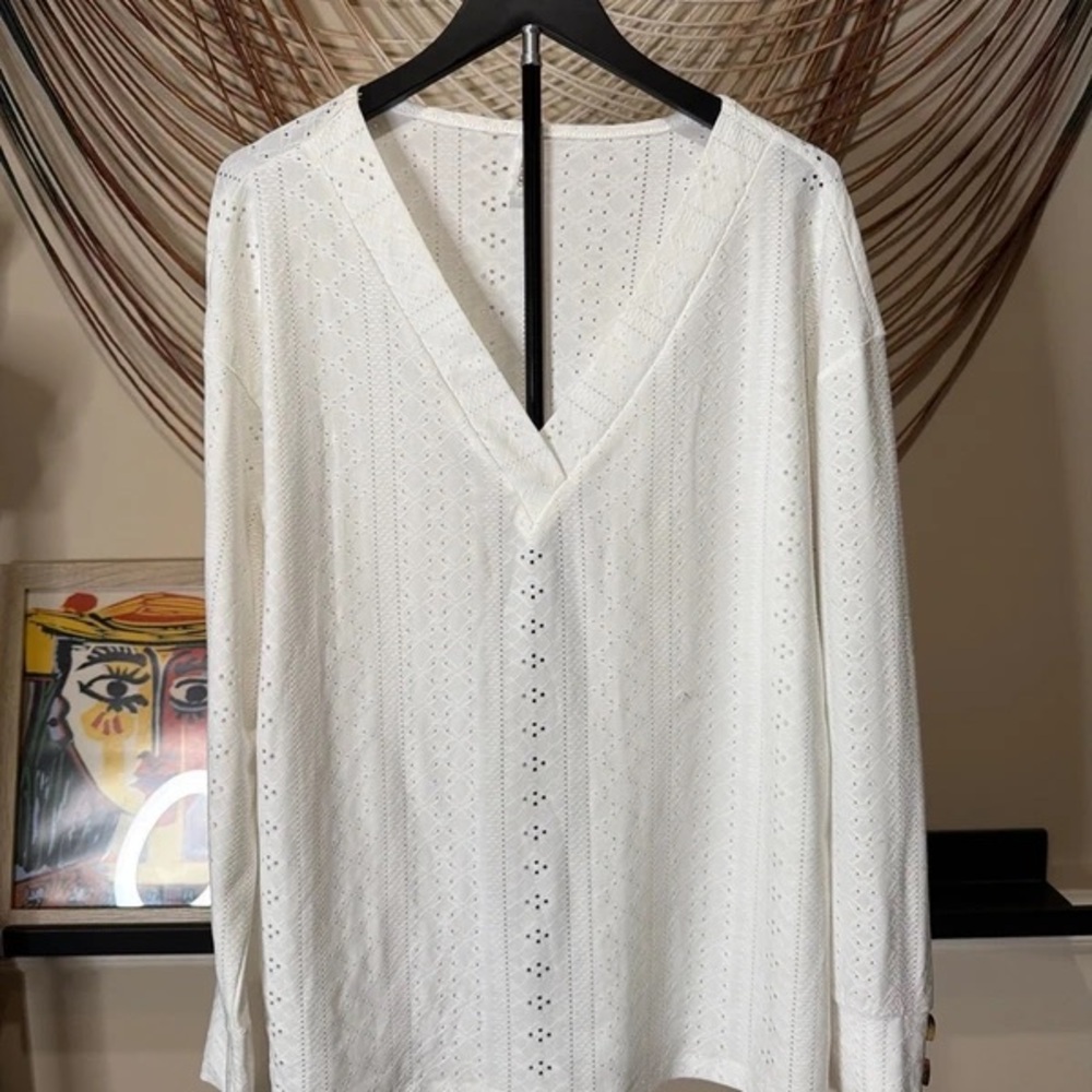 Women's White Eyelet V-Neck Tunic Top